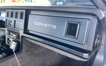 Chevrolet-Corvette-1984-Hatchback-34