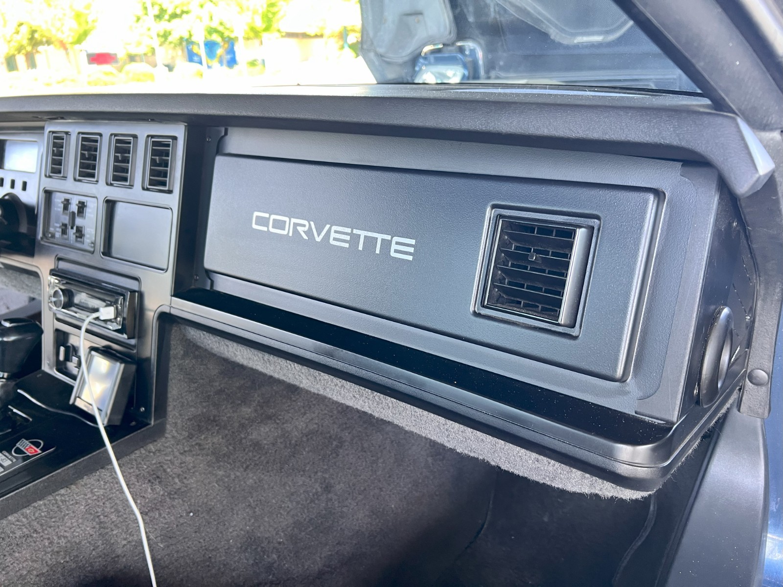 Chevrolet-Corvette-1984-Hatchback-34