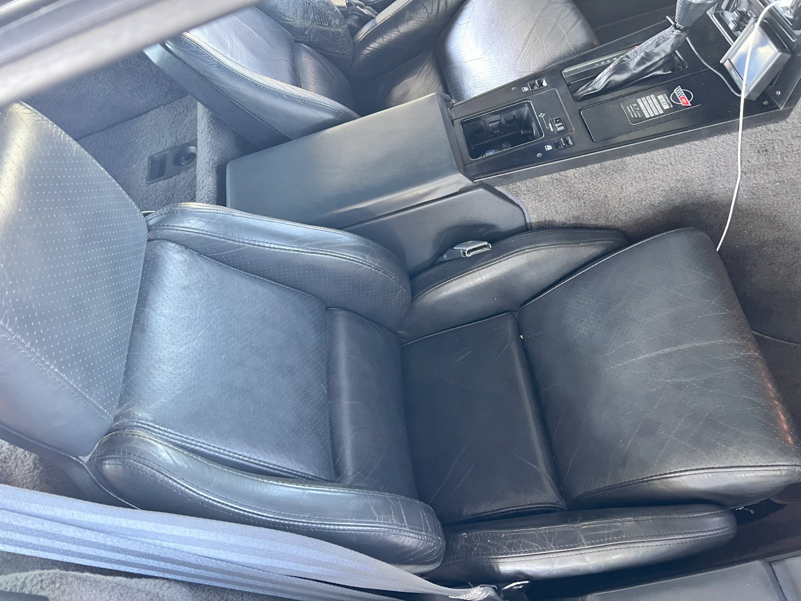 Chevrolet-Corvette-1984-Hatchback-36