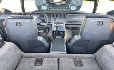 Chevrolet-Corvette-1984-Hatchback-38