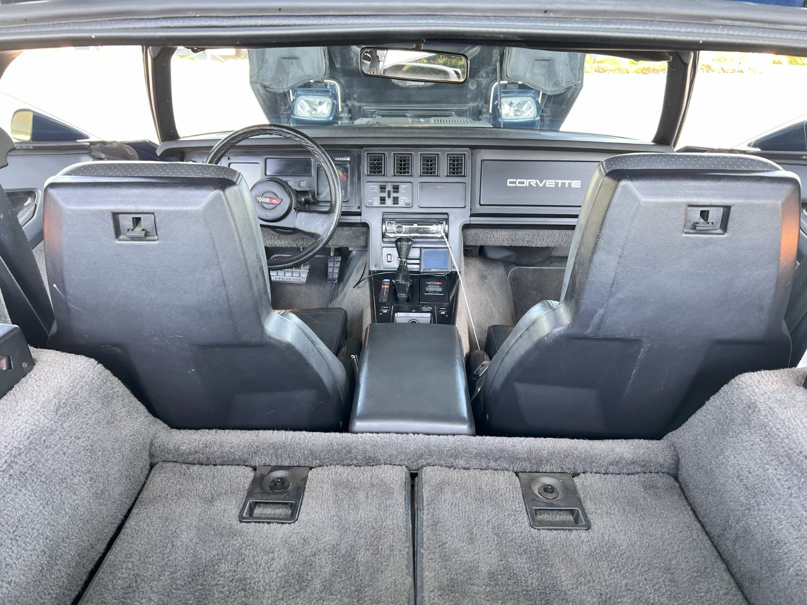 Chevrolet-Corvette-1984-Hatchback-38