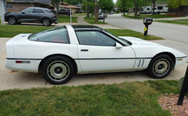Chevrolet-Corvette-1984-Hatchback-4