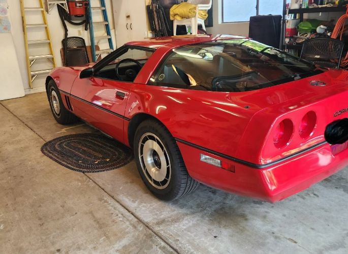 Chevrolet-Corvette-1984-Red-1