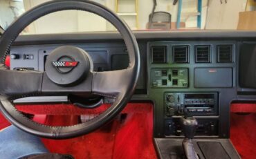 Chevrolet-Corvette-1984-Red-13