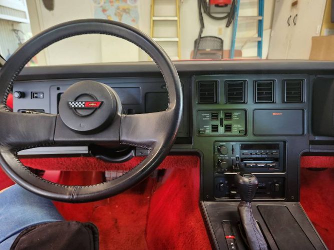 Chevrolet-Corvette-1984-Red-13