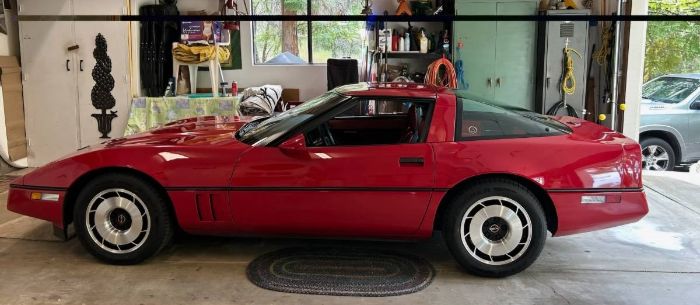Chevrolet-Corvette-1984-Red-16
