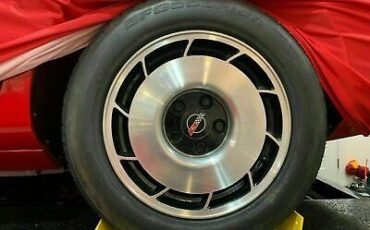 Chevrolet-Corvette-1984-Red-2