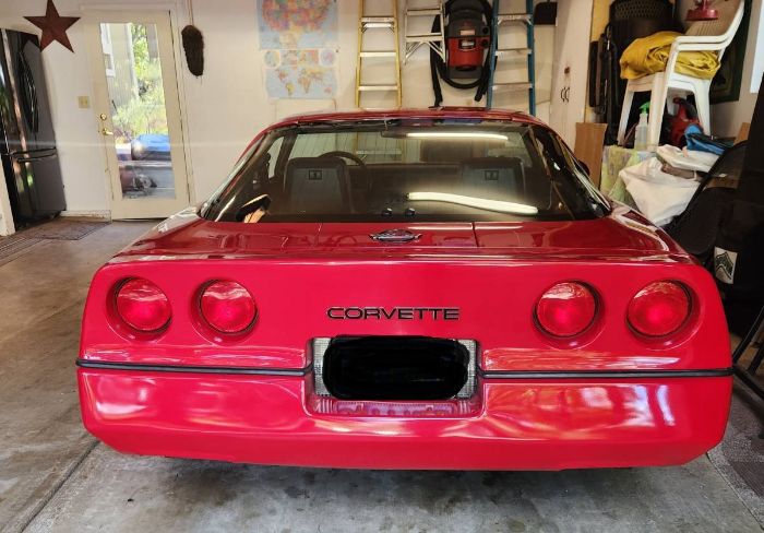 Chevrolet-Corvette-1984-Red-2