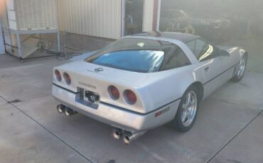 Chevrolet-Corvette-1984-Silver-2