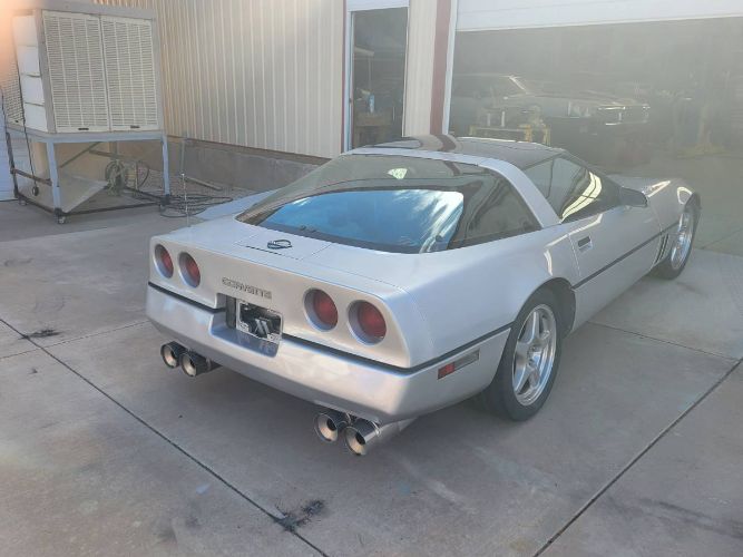 Chevrolet-Corvette-1984-Silver-2