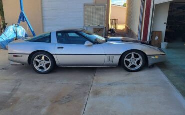 Chevrolet-Corvette-1984-Silver-3