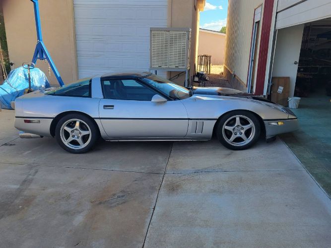 Chevrolet-Corvette-1984-Silver-3