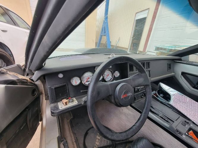 Chevrolet-Corvette-1984-Silver-5