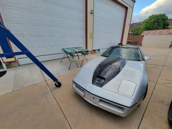 Chevrolet-Corvette-1984-Silver