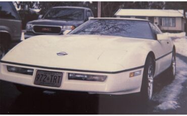 Chevrolet-Corvette-1984-White-Red-1