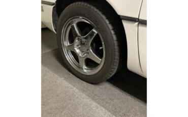 Chevrolet-Corvette-1984-White-Red-10