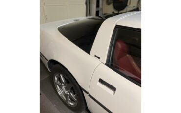 Chevrolet-Corvette-1984-White-Red-11