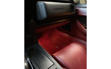Chevrolet-Corvette-1984-White-Red