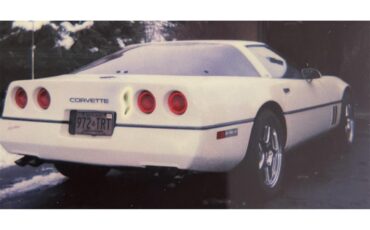 Chevrolet-Corvette-1984-White-Red-5