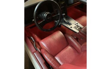 Chevrolet-Corvette-1984-White-Red-6