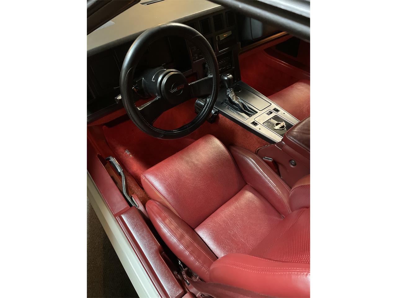 Chevrolet-Corvette-1984-White-Red-6