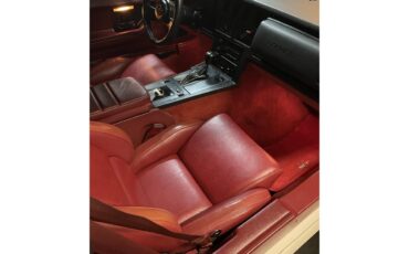 Chevrolet-Corvette-1984-White-Red-8