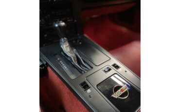 Chevrolet-Corvette-1984-White-Red-9