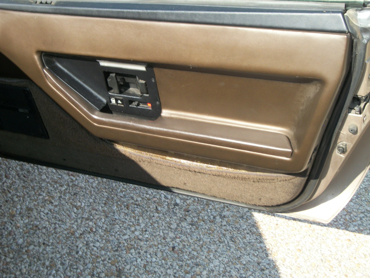 Chevrolet-Corvette-1984-bronze-metallic-bronze-13