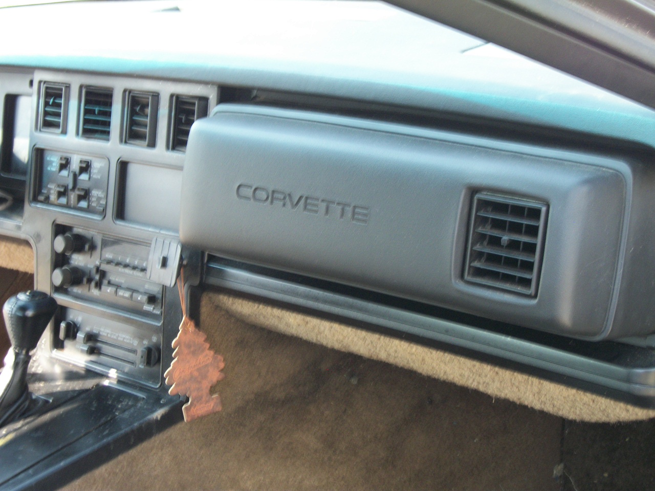 Chevrolet-Corvette-1984-bronze-metallic-bronze-14