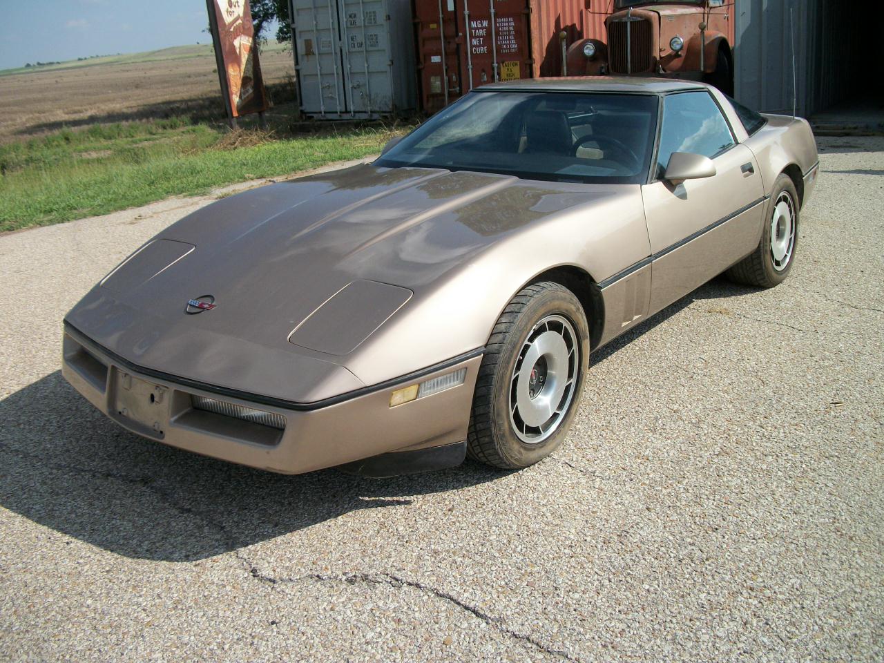 Chevrolet-Corvette-1984-bronze-metallic-bronze