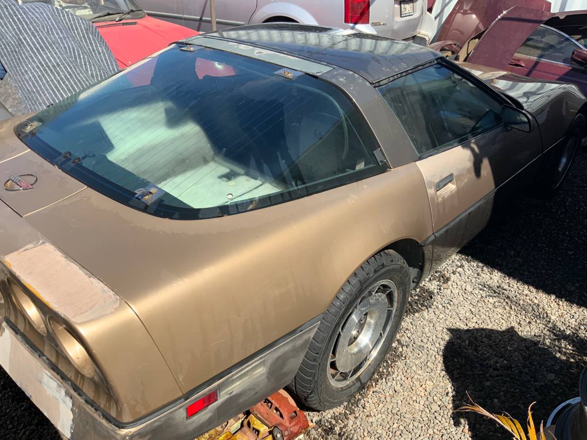 Chevrolet-Corvette-1984-brown-1
