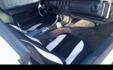 Chevrolet-Corvette-1984-white-12