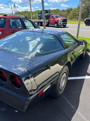 Chevrolet-Corvette-1985-5