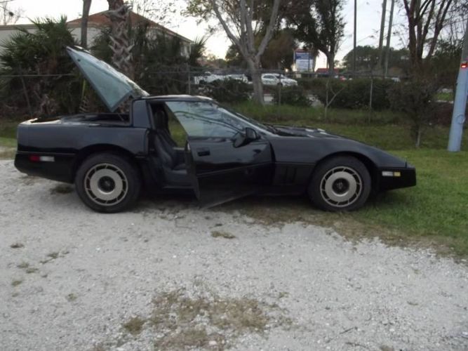 Chevrolet-Corvette-1985-5
