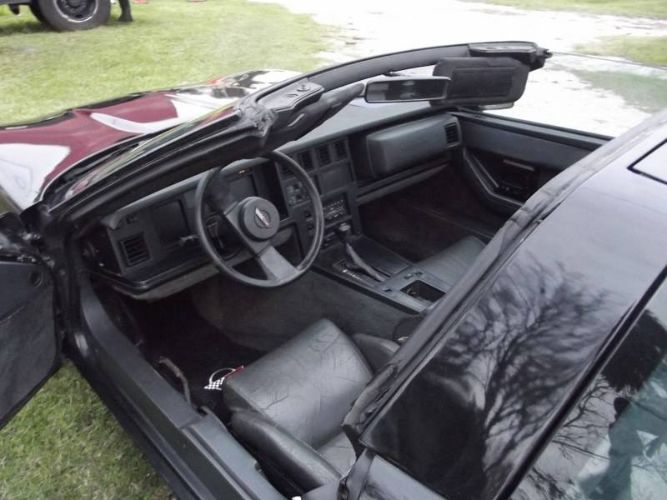 Chevrolet-Corvette-1985-6