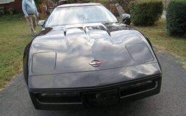 Chevrolet-Corvette-1985-Black-3