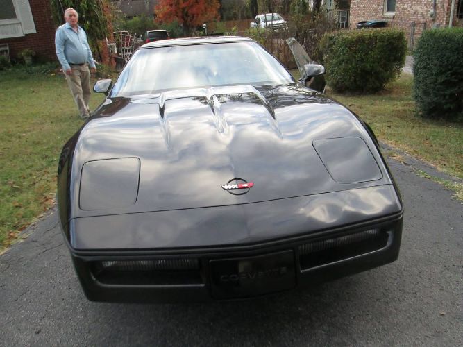 Chevrolet-Corvette-1985-Black-3
