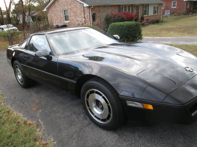 Chevrolet-Corvette-1985-Black-6