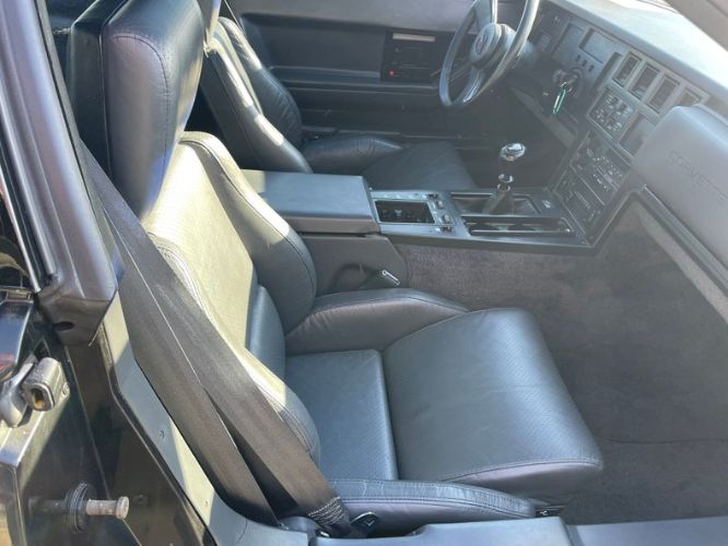 Chevrolet-Corvette-1985-Black-Charcoal-10