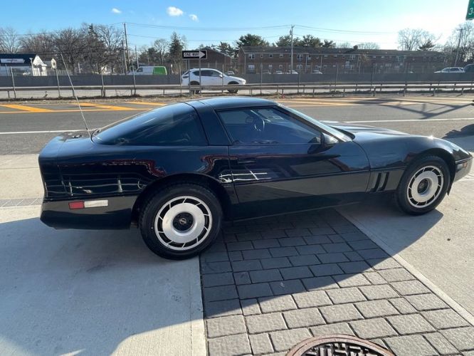 Chevrolet-Corvette-1985-Black-Charcoal-13