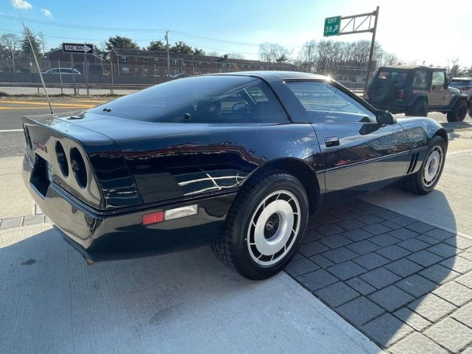 Chevrolet-Corvette-1985-Black-Charcoal-15