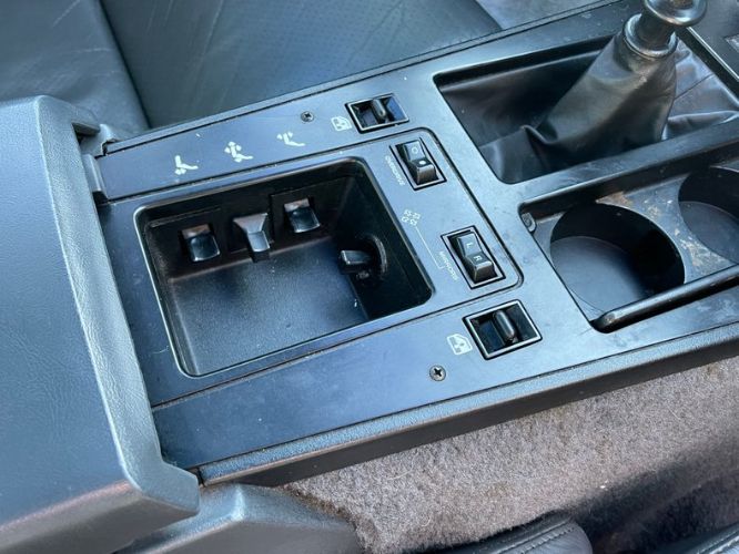 Chevrolet-Corvette-1985-Black-Charcoal-28
