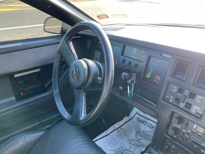 Chevrolet-Corvette-1985-Black-Charcoal-29
