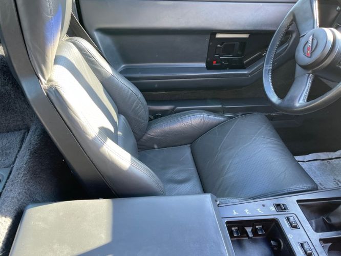 Chevrolet-Corvette-1985-Black-Charcoal-31