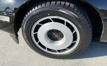 Chevrolet-Corvette-1985-Black-Charcoal-36