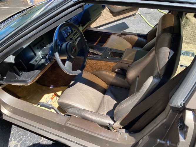 Chevrolet-Corvette-1985-Brown-3