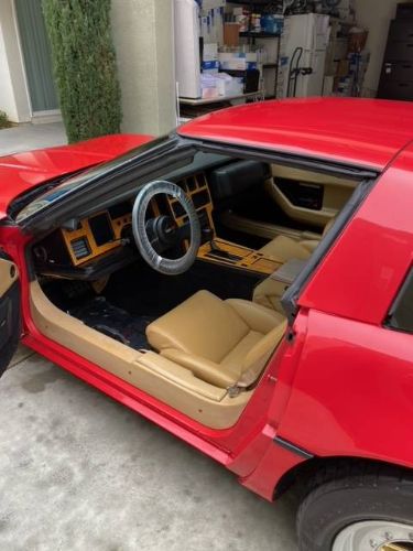 Chevrolet-Corvette-1985-Red-2