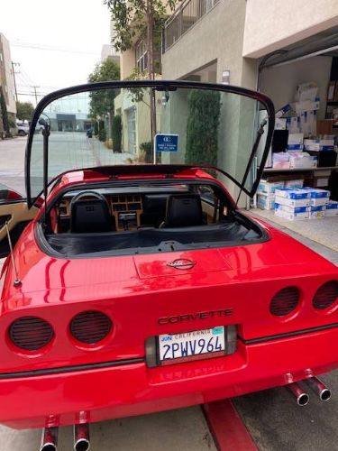 Chevrolet-Corvette-1985-Red-3