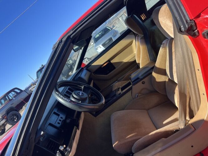 Chevrolet-Corvette-1985-Red-Tan-2