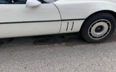 Chevrolet-Corvette-1985-White-3